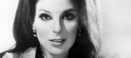 Music Friday: Young Bobbie Gentry Wears Faux Ruby Ring in 