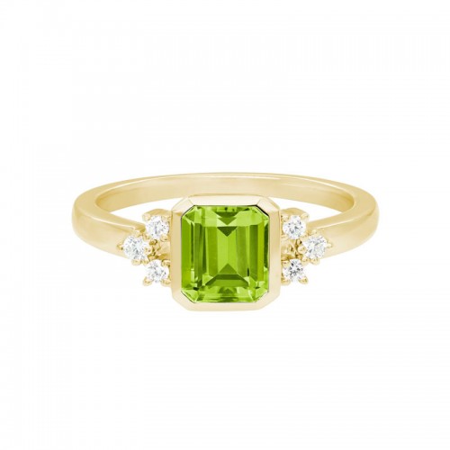 14K YELLOW GOLD 6X7MM (1.30CT) EMERALD CUT BEZEL SET PERIDOT RITNG WITH .11CTTW ROUND SI CLARITY & GH COLOR DIAMONDS SET ON THE SIDES