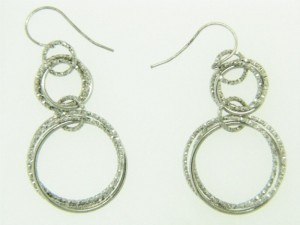 14K WHITE GOLD POLISHED OVAL HOOP EARRINGS