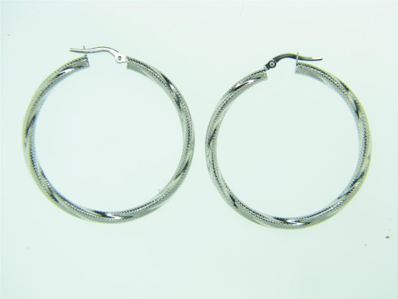 http://nfoxjewelers.bluestar-apps.com/upload/product/14K YELLOW GOLD ELONGATED TWISTED HOOP EARRINGS